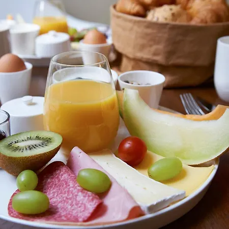 Hotell Les Charmes 3*